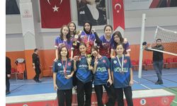 Kütahya’da sporun yeni yıldızı: Pazarlar Ortaokulu badminton takımı