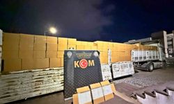 Polisten büyük baskın: Tır dolusu kaçak makaron yakalandı