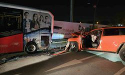 Sabah saatlerinde korkutan kaza: Otomobil otobüse çarptı
