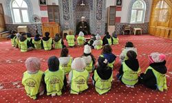 Tavşanlı’da miniklerden anlamlı Ramazan etkinliği: Camide buluştular