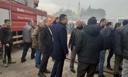Gediz'de iş yeri alevler içinde kaldı