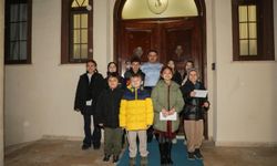 Kütahya’da küpecik geleneği valilik kapısında yaşatıldı: Miniklerden Ramazan manileri