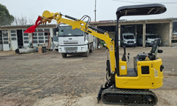 Gediz Belediyesi'nde araç filosuna yeni ekskavatör dahil edildi
