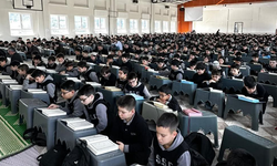 Kütahya’da Ramazan’a damga vuran görüntü! Yüzlerce öğrenciden aynı anda mukabele