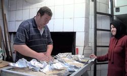 Kütahyalıların Ramazan favorisi: Tahinli pide 140 TL'den kapış kapış satılıyor