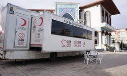 Kütahya’da kan bağışına yeni adres: Kızılay aracı Valilik önünde