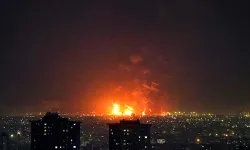 İran’da kimyasal tehlike alarmı: Petrol depoları vuruldu, “zehirli yağmur” uyarısı yapıldı