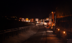 Gece yarısı kaza! Kütahya çevre yolunda kilometrelerce araç kuyruğu