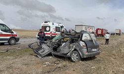 Otomobil tıra çarptı, 16 yaşındaki genç hayatını kaybetti