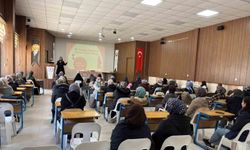 Emet’te anlamlı konferans: Kadın olmanın varoluşsal yönü konuşuldu