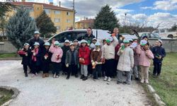 Gediz’de geleceğe umut ekildi: Minik eller fidanlarla doğayı yeşertti