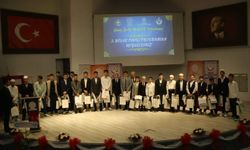 Kütahya’da anlamlı yarışma: genç hafızlar sahnede hünerlerini sergiledi