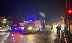 Yolun karşısına geçmek isteyen yaşlı kadına otomobil çarptı