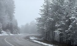 Kütahya'nın ilçesine kar sürprizi: Sürücüler zor anlar yaşadı