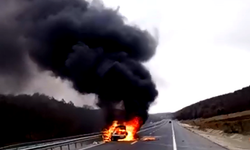 Kütahya’da korku dolu anlar: Araç alev aldı, 3 kişi son anda kurtuldu