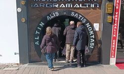 Ortadoğu karıştı, Kütahyalılar altına yöneldi: Kuyumcularda kuyruk oluştu!