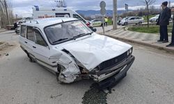 Kütahya'da yol ayrımında kaza kanlı bitti: 2 yaralı