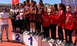 Şehitler Ortaokulu öğrencileri Kütahya atletizm yarışmalarına damga vurdu