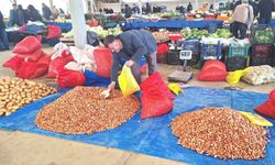 Kütahya'da geçen sene 150 TL olan soğan 100 liradan satılıyor