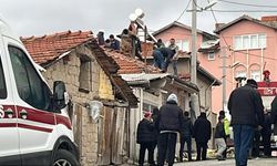 Tavşanlı'da ev yangını mahalleyi birbirine kattı: Vatandaş seferber oldu