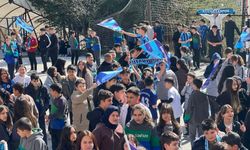 Kütahya Şehitler Ortaokulu’nda Şampiyonluk coşkusu tribünleri aratmadı