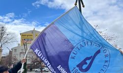 Mv. Erbaş’tan Kütahyaspor’a destek: Taraftara bayrak dağıttı