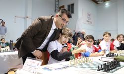 Kütahya’da zekâ savaşı başladı: 350 sporcu yarışıyor