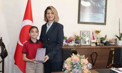 Altıntaş’ta çevre bilinciyle fark oluşturan öğrenciye ödül verildi