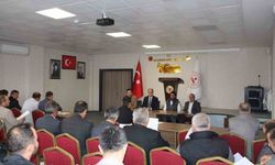 Aslanapa’da yönetim zirvesi: Kaymakam Tosun muhtarlarla bir araya geldi