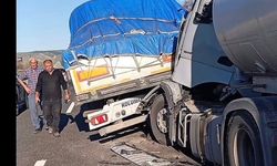 Bozüyük’te korkutan kaza: 2 TIR çarpıştı, 1 kişi yaralandı