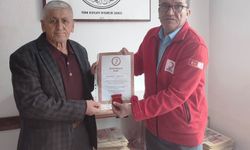 Hisarcık’ta örnek esnaf: 18 kez kan verdi, bronz madalya aldı