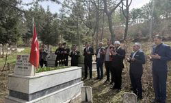 Kütahya’da duygulandıran anma: Şehit polis Mustafa Yavuz kabri başında