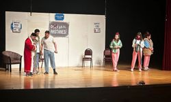 Kütahya’da kahkaha dolu gece: ‘Keçileri Kaçırıyorum’ sahnelendi