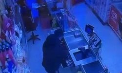 Markette gece operasyonu: Şüpheli kasadaki parayı ve sigaraları aldı
