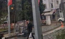 Kütahya'da temizlik işçinin bayrak sevgisi görenleri duygulandırdı