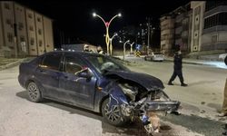 Kütahya'da çarpışan araçlar hurdaya döndü, kavşakta kan aktı: 2 yaralı