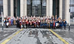 Kütahya'da geleneksel halk oyunları izleyicileri büyüledi