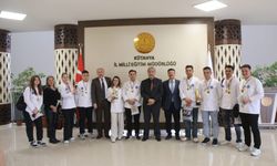 Kütahyalı öğrenciler şehrin lezzetleriyle Cezayir'deki festivale damga vurdu