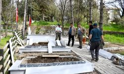 Emet'te şehit kabristanlarında yenileme çalışmaları başladı