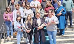 Kütahya’da velilerden anlamlı mesaj: Okula çiçekle gidilir