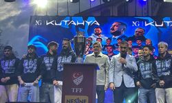 Zafer Meydanı'nda tarihi gece: Kütahyaspor'un şampiyonluğu coşkuyla kutlandı