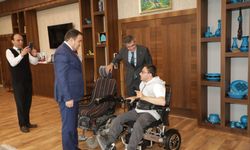 Vali Musa Işın’dan Gönülleri Isıtan Hareket: Verdiği Sözü Tutup Akülü Aracı Teslim Etti