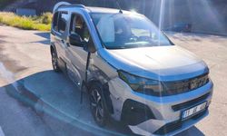 İki otomobil çarpıştı: 4 yaralı