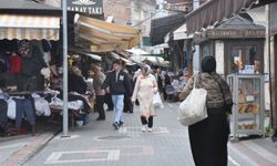 Kütahya’da Arife Günü Yoğunluğu: Çarşıda İğne Atacak Yer Kalmadı