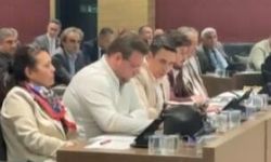 Kütahya Belediye Meclisi’nde Gerginlik Sürüyor: LEKESİZ’DEN ÖZÜR ÇAĞRISI