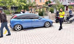 Kütahya'da kediye çarpmamak için manevra yaptı, araca çarptı: 2 yaralı