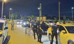 Kamyonet park halinde ki elektrikli motosiklete çarptı: 2 yaralı