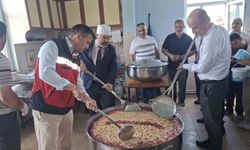 Kütahya’nın köyünde 16 yıllık gelenek: 2500 kişiye aşure dağıtıldı