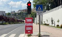 Trafik ışıklarına asılan reklamlar tepkilere neden oldu