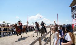15 farklı ilden geldiler: Tavşanlı'da at yarışı heyecanı tozu dumana kattı